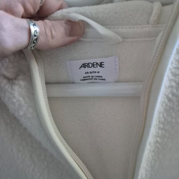 No sleeves Vest - Picture 3 of 3